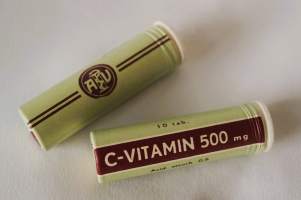 C- vitamin 500- tyhjä käyttämätön  tuotepakkaus  lääkepurkki  pahvia   60x15 mm