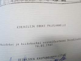 Seinäjoki - suomenkielisen Etelä-Pohjanmaan keskus -kuvateos, tämä kappale omistesivuineen kirjailija Erkki Palolampi (Kollaa kestää) 16.2.1987