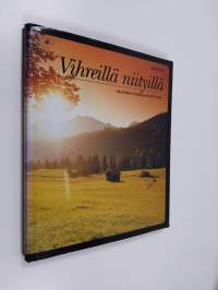 Vihreillä niityillä : valikoima psalmeja kuvitettuna