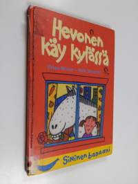 Hevonen käy kylässä