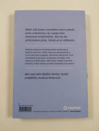 Pistelevä villapaita : ristillisiä murretarinoota