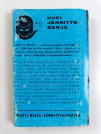 Täyttä ainetta : jännitysromaani