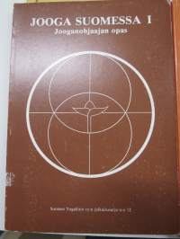 Jooga Suomessa I &amp; II (Jooganharjoittajan ja jooganohjaajan opas) sekä Jooga - tie terveyteen sekä Jooga - tie elämään -oppaat 4 julkaisua yhdessä