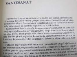 Jooga Suomessa I &amp; II (Jooganharjoittajan ja jooganohjaajan opas) sekä Jooga - tie terveyteen sekä Jooga - tie elämään -oppaat 4 julkaisua yhdessä