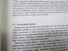 Jooga Suomessa I &amp; II (Jooganharjoittajan ja jooganohjaajan opas) sekä Jooga - tie terveyteen sekä Jooga - tie elämään -oppaat 4 julkaisua yhdessä