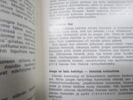 Jooga Suomessa I &amp; II (Jooganharjoittajan ja jooganohjaajan opas) sekä Jooga - tie terveyteen sekä Jooga - tie elämään -oppaat 4 julkaisua yhdessä