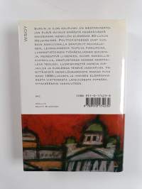 Mika Waltari -paketti (8 kirjaa) : Nuori Johannes ; Isästä poikaan ; Kuun maisema ; Rakkaus vainoaikaan ; Nainen tuli pimeästä ja muita novelleja ; Appelsiinin si...