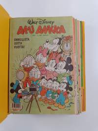 Aku Ankka vuosikerta 1990 (1-52, 2 kansiota, puuttuu numerot 4, 7 ja 34)