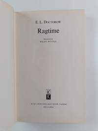 E.L. Doctorow -paketti (5 kirjaa) : Maailmannäyttely ; Gangsterin oppipoika ; Vesilaitos ; Kynämies ; Ragtime