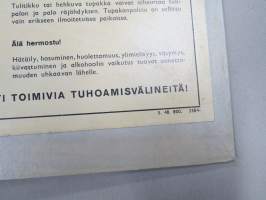 Ampumatarvikkeiden käsittelyohjeet -SA opetustaulu, tukevaa kartonkia, käytetty varusmieskoulutuksessa