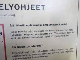 Ampumatarvikkeiden käsittelyohjeet -SA opetustaulu, tukevaa kartonkia, käytetty varusmieskoulutuksessa