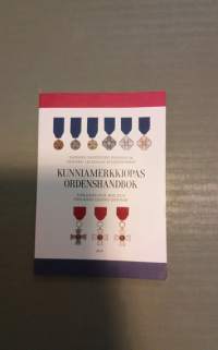 Suomen Valkoisen Ruusun ja Suomen Leijonan ritarikunnat : kunniamerkkiopas = Finlands Vita Ros och Finlands Lejons ordnar : - Ordenshandbok