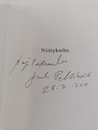 Niittykarhu (signeerattu)