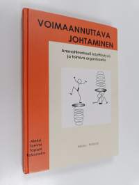 Voimaannuttava johtaminen (signeerattu, tekijän omiste)