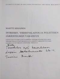 Intressit, yhdistyslaitos ja poliittisen järjestelmän vakaisuus (signeerattu, tekijän omiste)