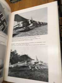 Markierungen und Tarnanstriche der Luftwaffe im 2. Weltkrieg. Hier Band 2 - Markings and Camouflage Systems of Luftwaffe Aircraft in World War II vol 2