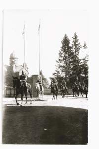 Rakuunat ratsailla Lappeenranta 1936  - sotilasvalokuva, valokuva 9x13 cm