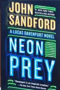 A Lucas Davenport novel - Neon Prey. (Rikoskirjallisuus, sarjamurhaaja)
