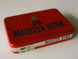 Meester Henk   - sikarilaatikko peltiä  6x9x1,5 cm