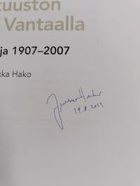 Valtuuston matka Vantaalla : poimintoja 1907-2007 (signeerattu, ERINOMAINEN)