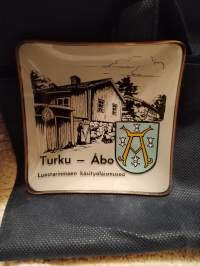 Turku - Åbo, Luostarinmäen käsityöläismuseo, Isompi lasi vati / tuhkakuppi  1960-luku