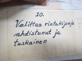 Sotilasmuistokansio - Turn Laivastoasema saapumiserä I/75, sisältää valokuvia, merkkejä, Auk-todistus ym. - hyvä kokonaisuus