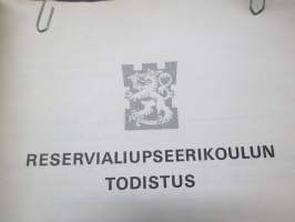 Sotilasmuistokansio - Turn Laivastoasema saapumiserä I/75, sisältää valokuvia, merkkejä, Auk-todistus ym. - hyvä kokonaisuus