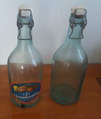 2 kappaletta vanhoja limonaatipulloja Papulan Vesitehdas Oy