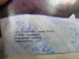 Kupla 1971 nr 3 -Volkswagen asiakaslehti, Pakettiautomaailma 1972, VW-asentaja Timo Virtanen, Takakansikuva Leo Kinnunen - Lasse Sirviö - Max Johanson