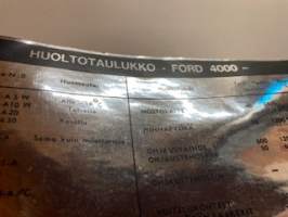 Ford 4000 traktorin huoltotaulukko -tarra