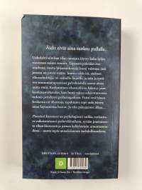 Pimeässä kasvaneet : rikosromaani