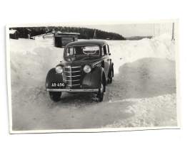 Moskovits 400 - autovalokuva valokuva 6x9  cm