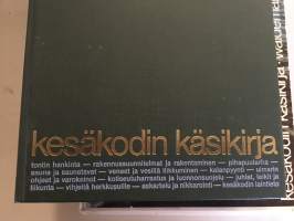 Kesäkodin käsikirja + kotelo