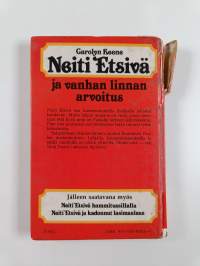 Neiti Etsivä ja vanhan linnan arvoitus