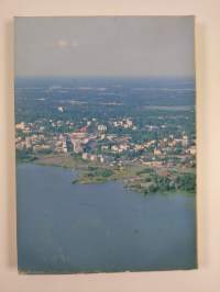 Satavuotias Järvenpään koululaitos 1891-1991 : Tuusulan kunnan osana 1891-1950 ja itsenäisenä 1951-1991