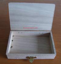 Piano   - sikarilaatikko puuta , koko 10x6x2 cm