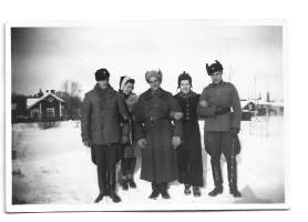 Retkellä 1940   - sotilasvalokuva, valokuva  6x9 cm