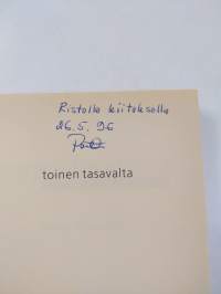 Toinen tasavalta : Suomi 1946-1994 (signeerattu, tekijän omiste)