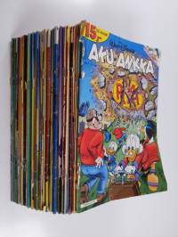 Aku Ankka vuosikerta 2001 (puuttuu nrot 9, 12-13, 15, 24, 27, 30-31, 50)