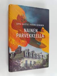 Nainen parvekkeella