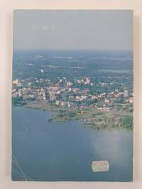 Satavuotias Järvenpään koululaitos 1891-1991 : Tuusulan kunnan osana 1891-1950 ja itsenäisenä 1951-1991