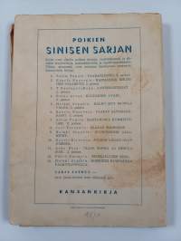 Laulajatyttö kesälaitumella