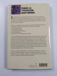 Esimies ja työyhteisön kehittäminen