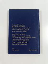 On jänis pensaassa sykkyrällä