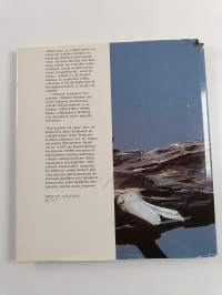 Niin kaunis on maa (signeerattu)