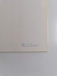 Niin kaunis on maa (signeerattu)