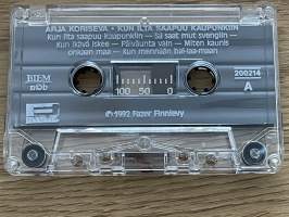 Arja Koriseva Kun ilta saapuu kaupunkiin -C-kasetti / C-cassette