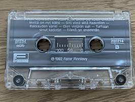 Arja Koriseva Kun ilta saapuu kaupunkiin -C-kasetti / C-cassette
