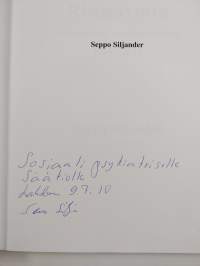 Risusavotta : kirjoituksia vuosien varrelta 1969-2010 (signeerattu, tekijän omiste)