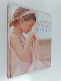 Lasten balettikoulu : tanssitunnilla Central School of Ballet&#039;ssa